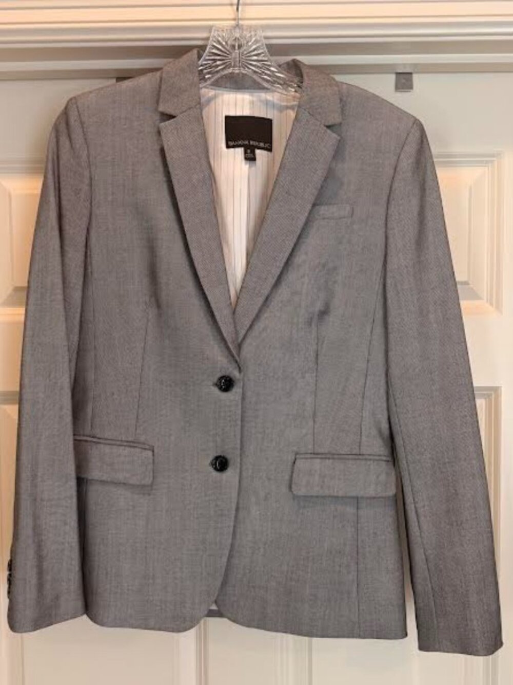 Banana Republic Women's Grey 2-Button Blazer. Size 8.